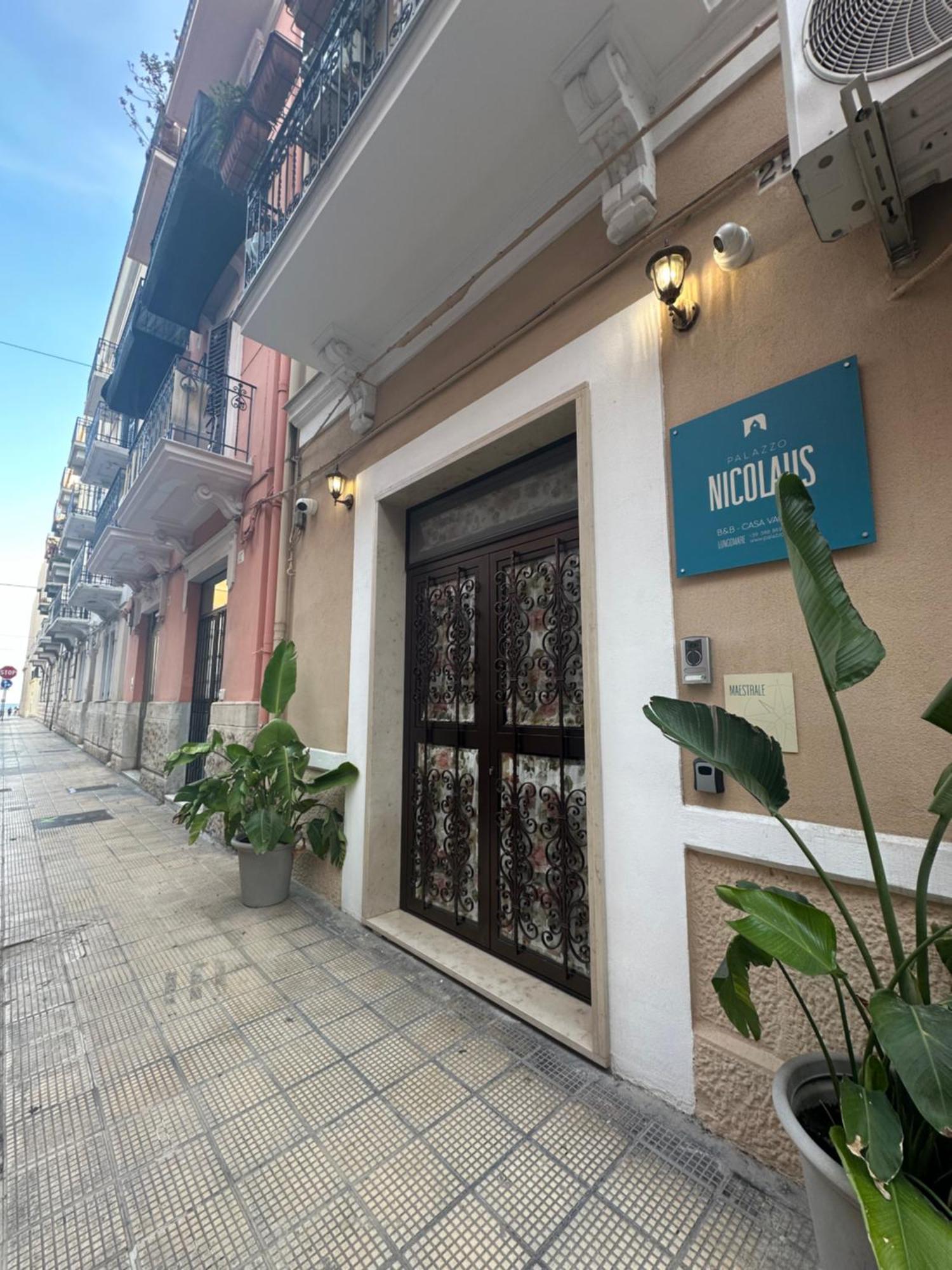 Palazzo Nicolaus Del Lungomare Acomodação com café da manhã Bari Exterior foto